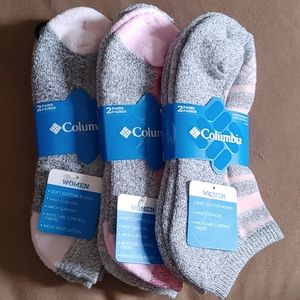 SOLD Womens 2 pack no show and ankle socks.